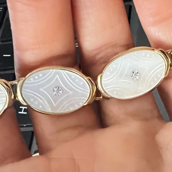 MONET Natural Rainbow Mother of Pearl Shell Bracelet - 7 1/2" inches - Picture 3 of 7